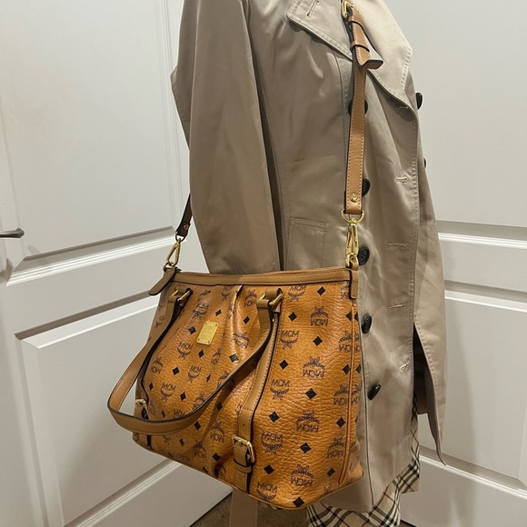 MCM COGNAC VISETOS TOTE WITH LONG STRAP. EXCELLENT CONDITION 😍 - Picture 14 of 14